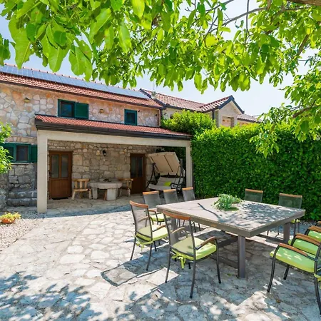 Heritage Harmony With Private Pool Zmijavci