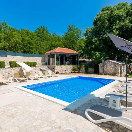 Heritage Harmony With Private Pool Zmijavci