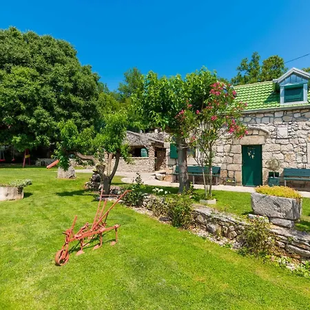 Heritage Harmony With Private Pool فيلة Zmijavci