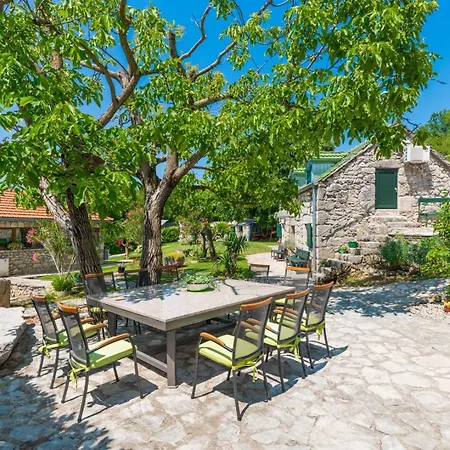 Вилла Heritage Harmony With Private Pool Zmijavci