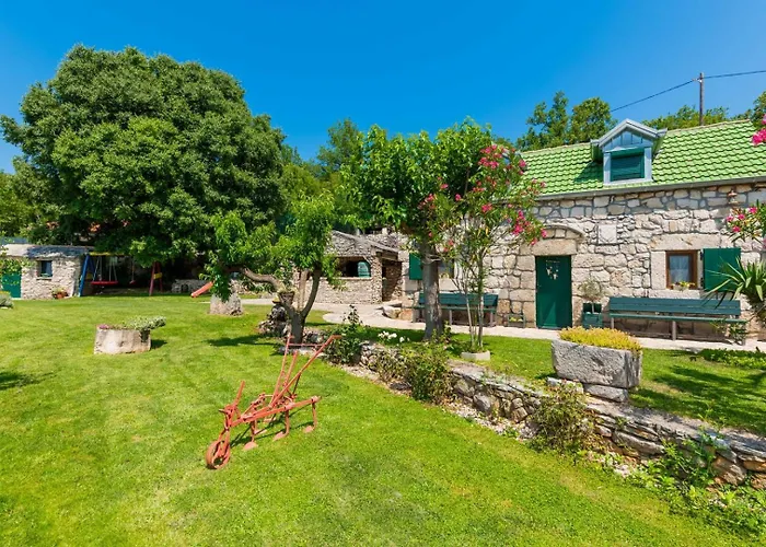 Heritage Harmony With Private Pool Villa Zmijavci